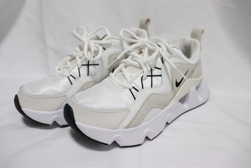 美品　スニーカーNIKE25cm