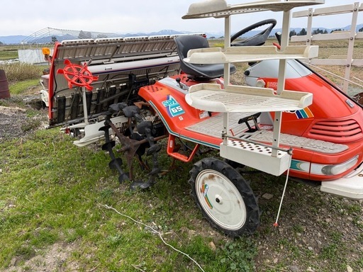 クボタ　６条施肥付き　田植え機　　ダブルタイヤ