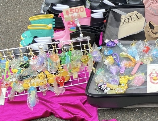 閉店-在庫処分-キーホルダー約80点