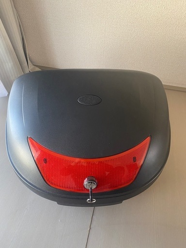 黒いプラスチック製トップケース 鍵付き バイク用ボックス