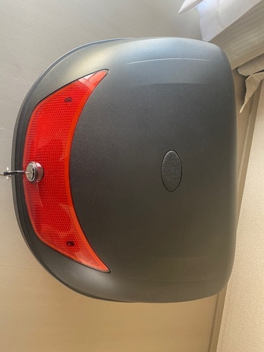 黒いプラスチック製トップケース 鍵付き バイク用ボックス