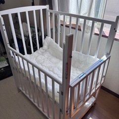 ヤマサキ ベビーベッドの画像