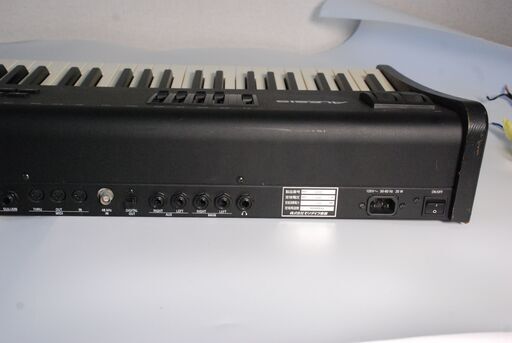 ALESIS QS8 シンセサイザー　※動作確認済　※直接引取限定