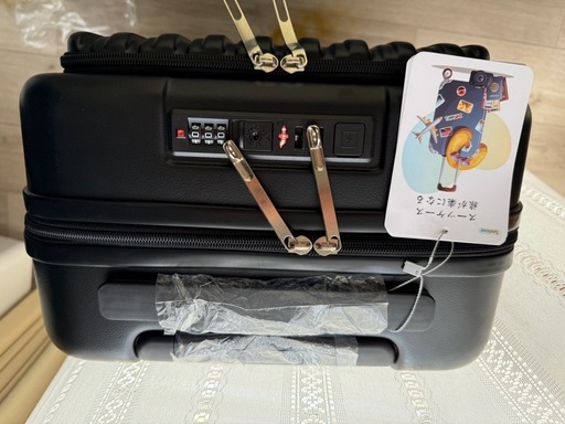 【新品未使用】スーツケース 機内持ち込み フロントオープン 多機能 キャリーケース 軽量 カップホルダー付き スマホスタンド付き