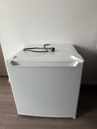 アイリスオーヤマ　小型冷凍庫　32l