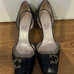 フェラガモ　ヒール　パンプス　ブラック　の画像