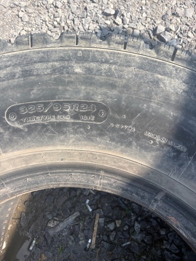 325/95R24 ブリヂストン　10本セット　引き取り限定 325/95R24 ブリヂストン10本セット引き取り限定 (タイヤマン) 研究学園