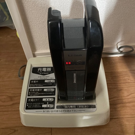 8.9Ahのバッテリーと充電器