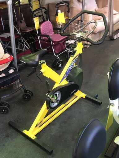 【ジャングル和泉大型良品館】スポーツ用フィットネスバイク LEMOND RevMaster【R1417】