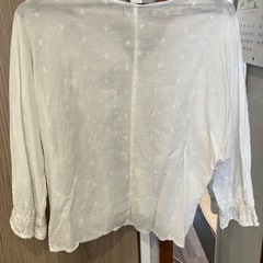 刺繍入りホワイトコットンシャツ 七分袖の画像