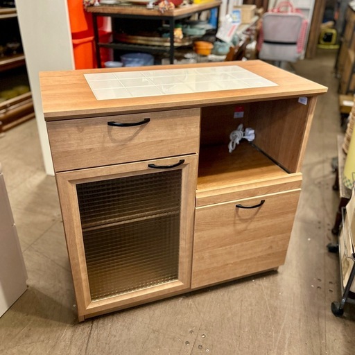 レンジボード タイルトップ 幅90cm 木製 ナチュラル 食器棚 キッチン 収納 ユーアイ スムースクローザー ガラス扉 開き戸 スライドレール 家電 木目調 コチーナ B-COMPANY 取り扱い b-company ビーカンパニー