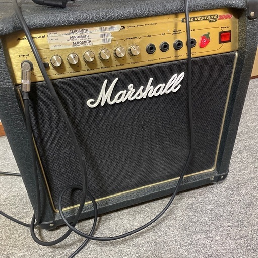 Marshall真空管アンプとエレキギター