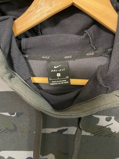 NIKE ナイキ DRI-FIT 迷彩パーカー グレー Sサイズ スポーツウェア