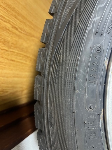 185/60r15スタッドレスタイヤダンロップwinter33週2024年製とホイール4本