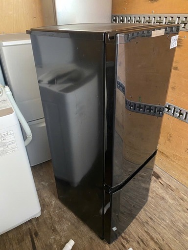 NO C32?福岡市内配送設置無料✨?三菱 2ドア冷蔵庫（146L） MR-P15Z-B サファイアブラック