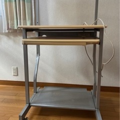 パソコンデスクの画像