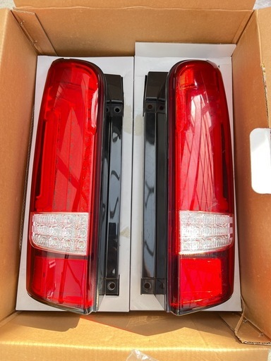 NV350 キャラバン 商品名：ファイバーフルLEDテールV2 配線コネクタ付き。