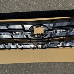 アルファード　フロントグリル　40系　純正　新車外しの画像