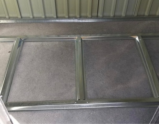 【物置・倉庫】コンパクトサイズ｜屋外収納に最適｜即使用OK  屋外用の物置をお譲りします！　木工職人によるオーダーメイド棚付き