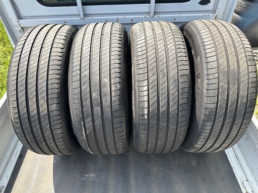 235/45R20  2023年製