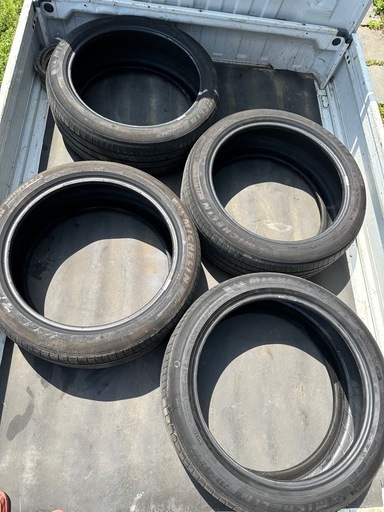 235/45R20  2023年製