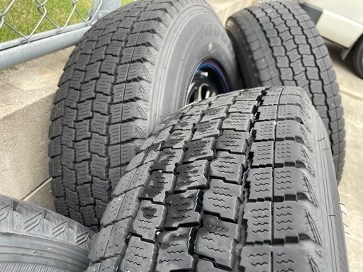 デイトナホイール　スタッドレス　　195/80R/15ハイエース