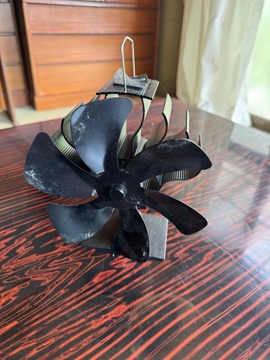 ストーブの上に乗っける風を送る機械鉄クズですかね (piko) 八潮の季節 