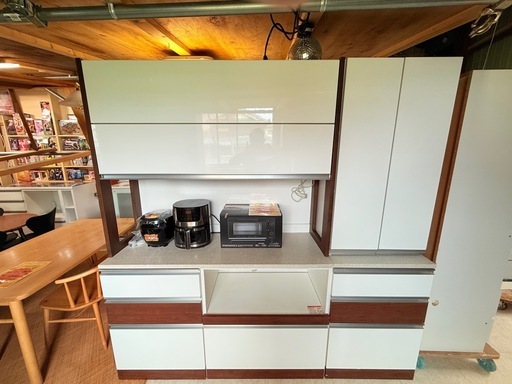 ホワイト収納キャビネット（高さ200cm・幅200cm・奥行き50cm）