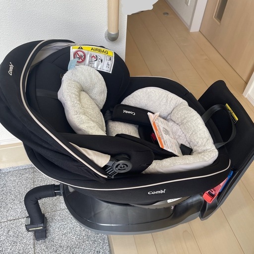 コンビ　クルムーヴ　チャイルドシート　新生児〜18kg