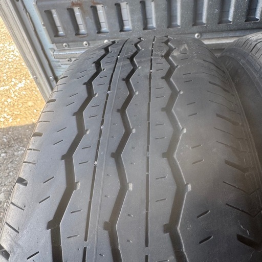 バリ山　BRIDGESTONE ECOPIA 195/80R15 107/105N LT 夏タイヤ　2023年製　15インチ　2本