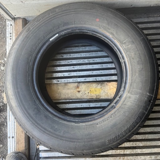 バリ山　BRIDGESTONE ECOPIA 195/80R15 107/105N LT 夏タイヤ　2023年製　15インチ　2本