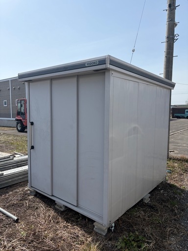 北海道旭川市直接取引歓迎 ヨドコウ 物置 現状品 本体高さ2110mm 長さ2210mm 横幅 1870mm/間口高さ1950mm 横幅1004mm 自社運搬可