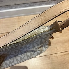 【美品】MICHAEL KORS ハンドバッグ ホワイト系（アウトレット購入）の画像