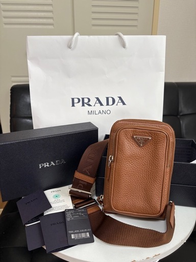 PRADA スマホショルダーバッグ