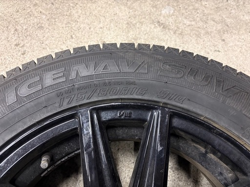 ほぼ新品冬タイヤのみ GOODYEAR 175/80R16 4本 スタッドレスタイヤ ジムニー