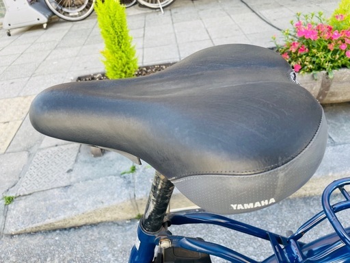 『ＳＡＬＥ　３０％』　電動自転車　ヤマハ　２０インチ　バッテリー　８．７ＡＨ　充電器　付き　青　配達可能