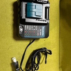 新品！ 　マキタ  18Vバッテリー/ 充電器 セットの画像