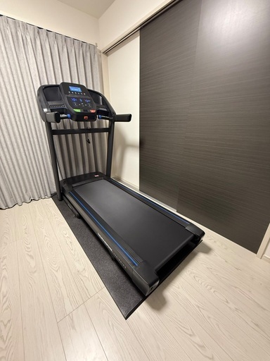 ほぼ未使用のトレッドミルです