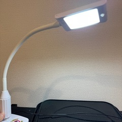 LEDデスクランプ クランプタイプ（オーム電機）2020年製の画像