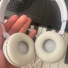 ピアノ練習のため、ヘッドホンの画像