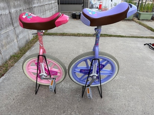 一輪車　サイズ違い2つ