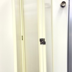 大123 【組立て不要】②パーテーション屏風　間仕切り高さ130cm ポリカ 折りたたみ3連 アイボリーの画像