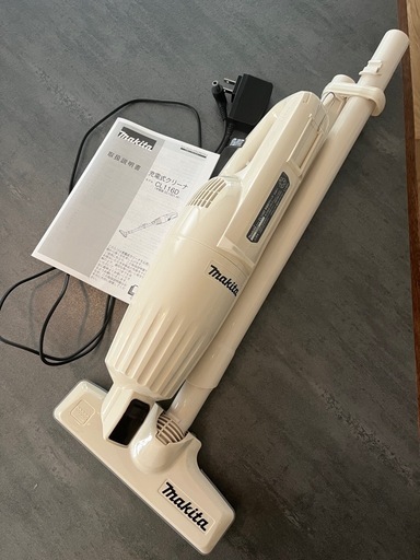 【ほぼ新品】Makitaマキタ掃除機　充電式クリーナー　アイボリー　箱無し