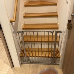 【決定しました・美品】ベビーゲート　付属品は未使用の画像