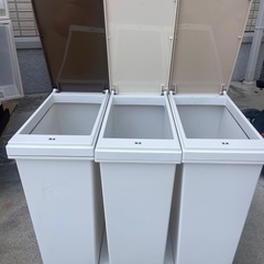 【無料】三連ゴミストッカー キャスター付き 分別ゴミ箱の画像