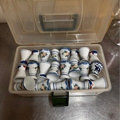 食器、おちょこ大量の画像