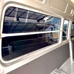 ハイエース　ウインドウガードバーの画像
