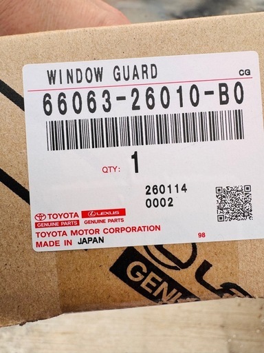 ハイエース　ウインドウガードバー