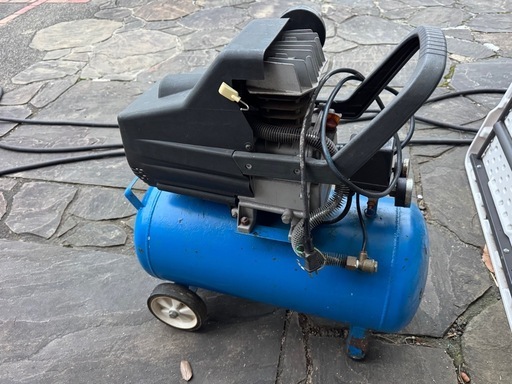 2馬力　コンプレッサー　AC100v  30L