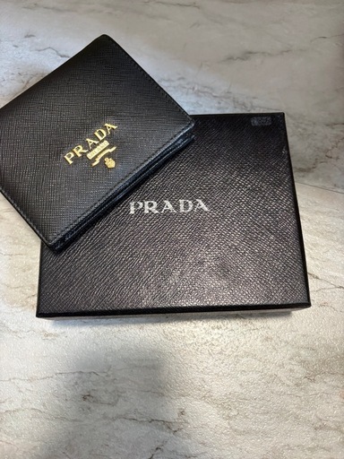 PRADA「サフィアーノレザー 二つ折り
